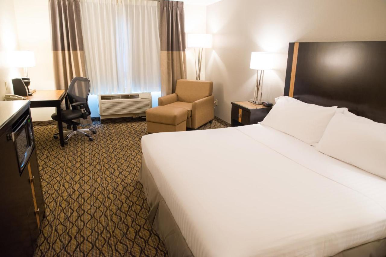 Holiday Inn Express Hotel & Suites Chanhassen By Ihg Esterno foto