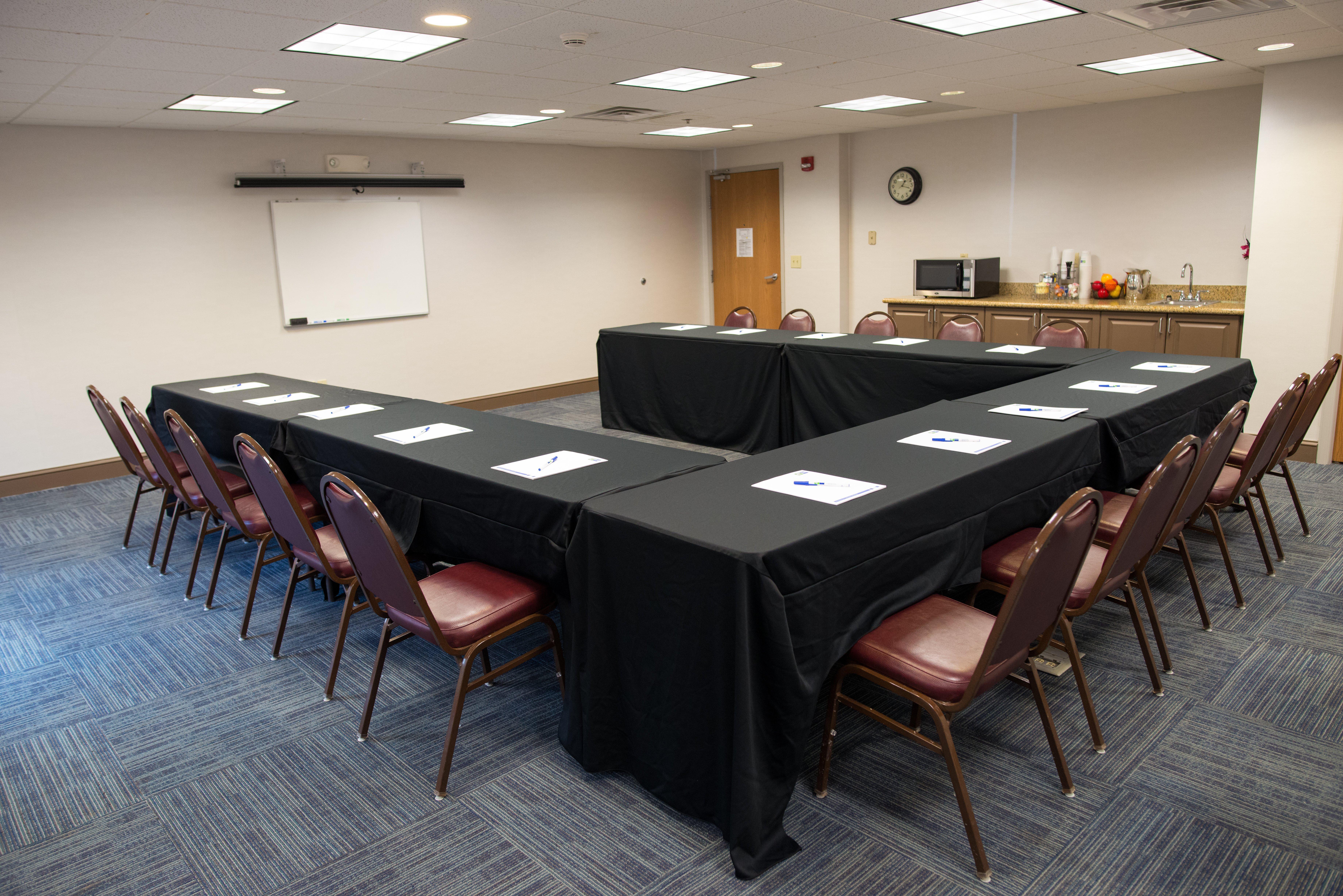Holiday Inn Express Hotel & Suites Chanhassen By Ihg Esterno foto